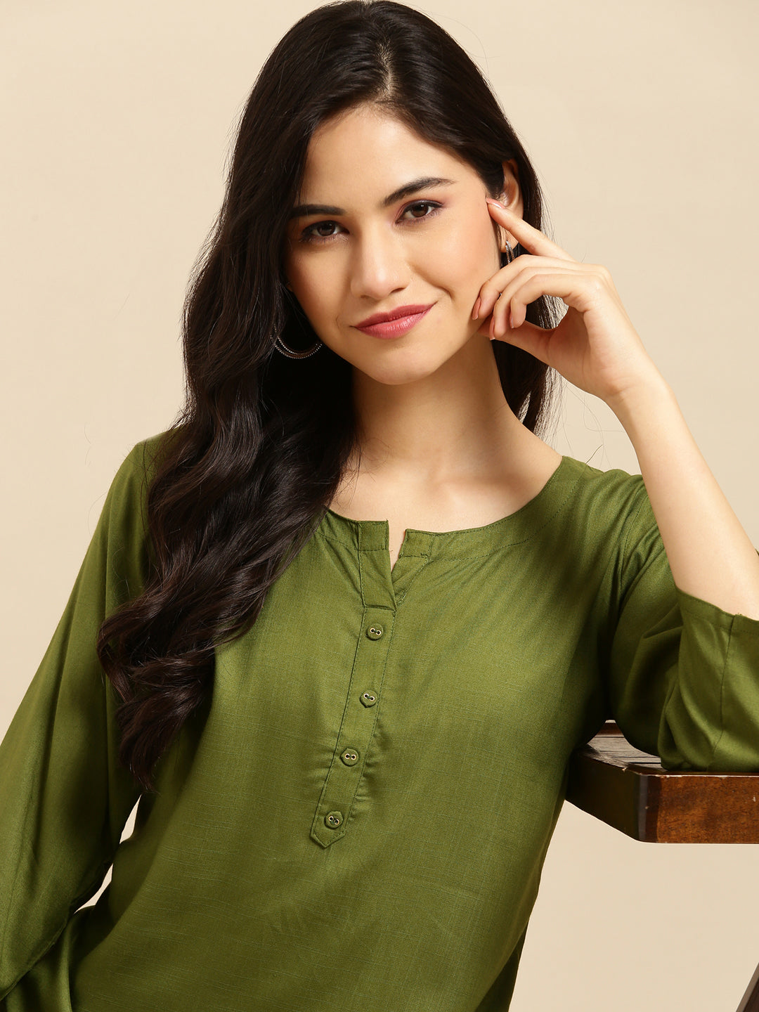 Women's Green Solid Straight Kurti