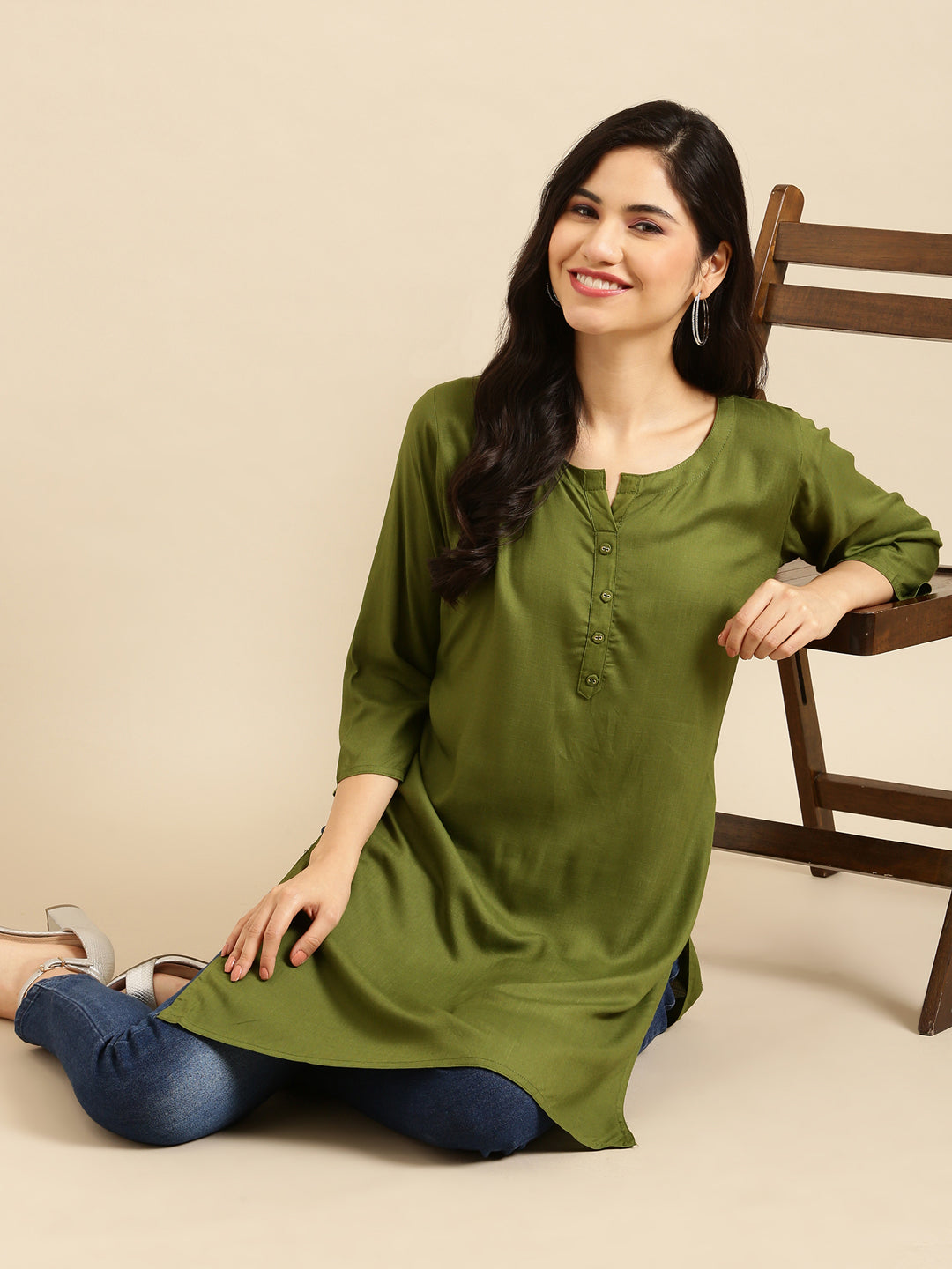 Women's Green Solid Straight Kurti