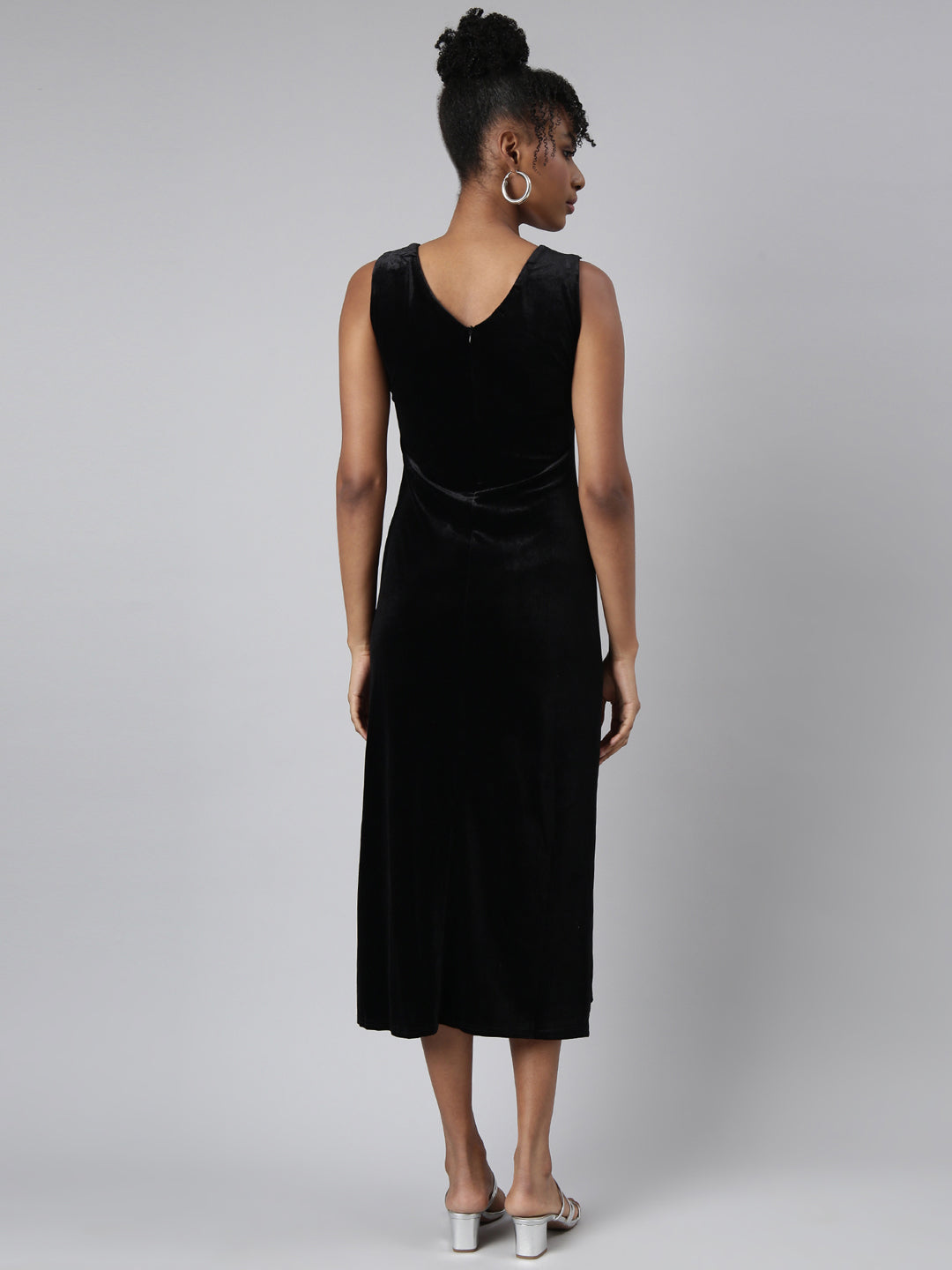 Women Black Solid Sheath Dress