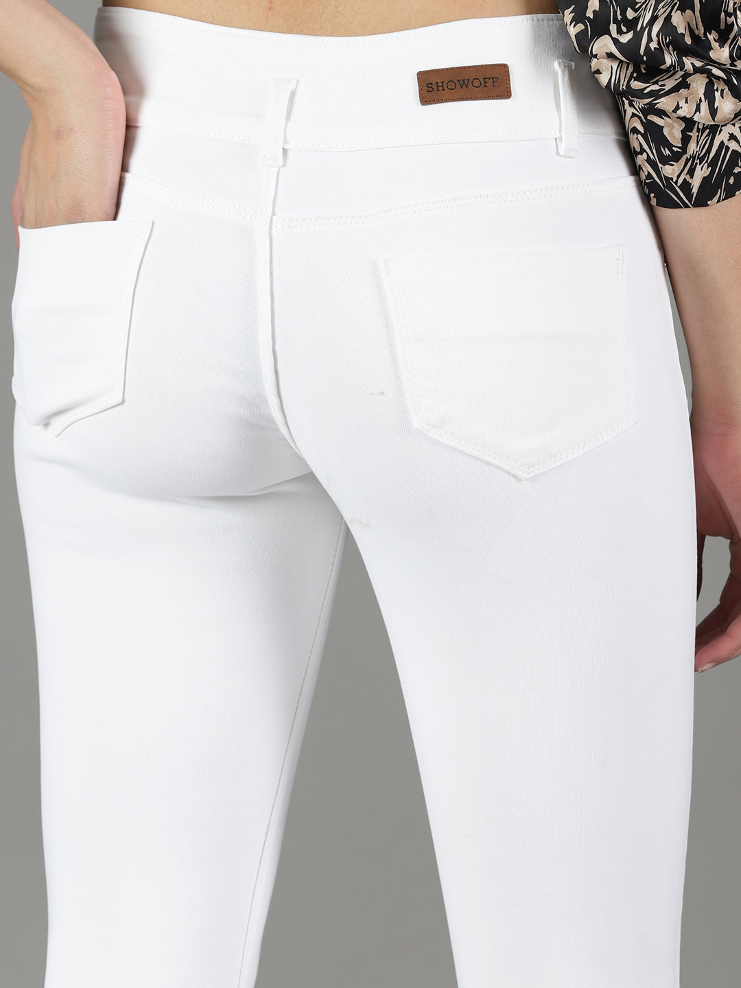 Women's White Solid Slim Fit Denim Jeans