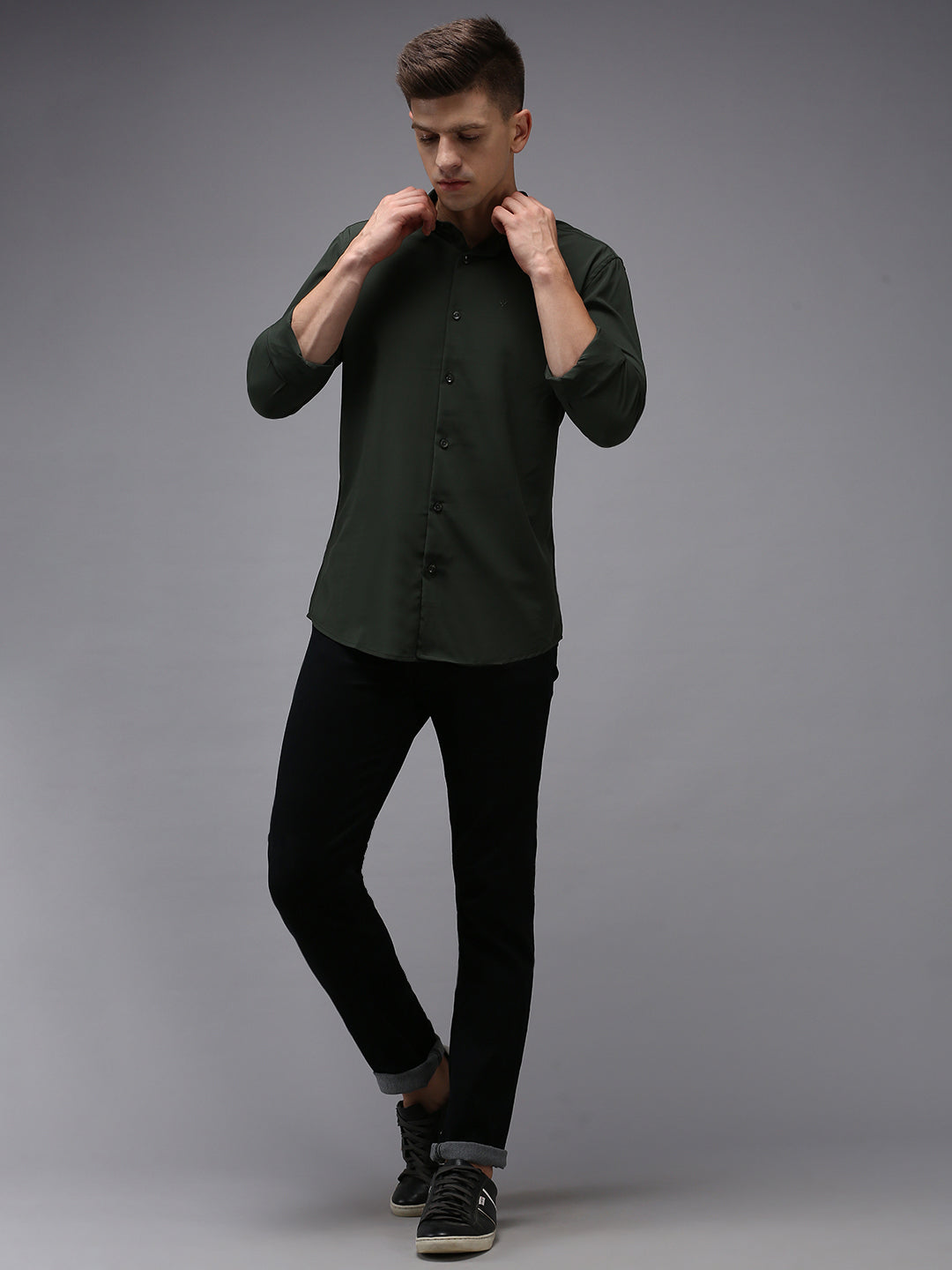 Men Green Solid Casual Shirt