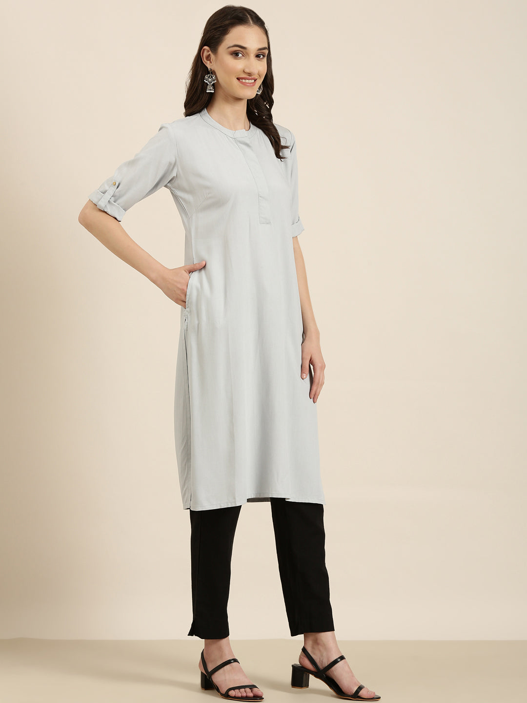 Women Grey Solid Straight Kurta