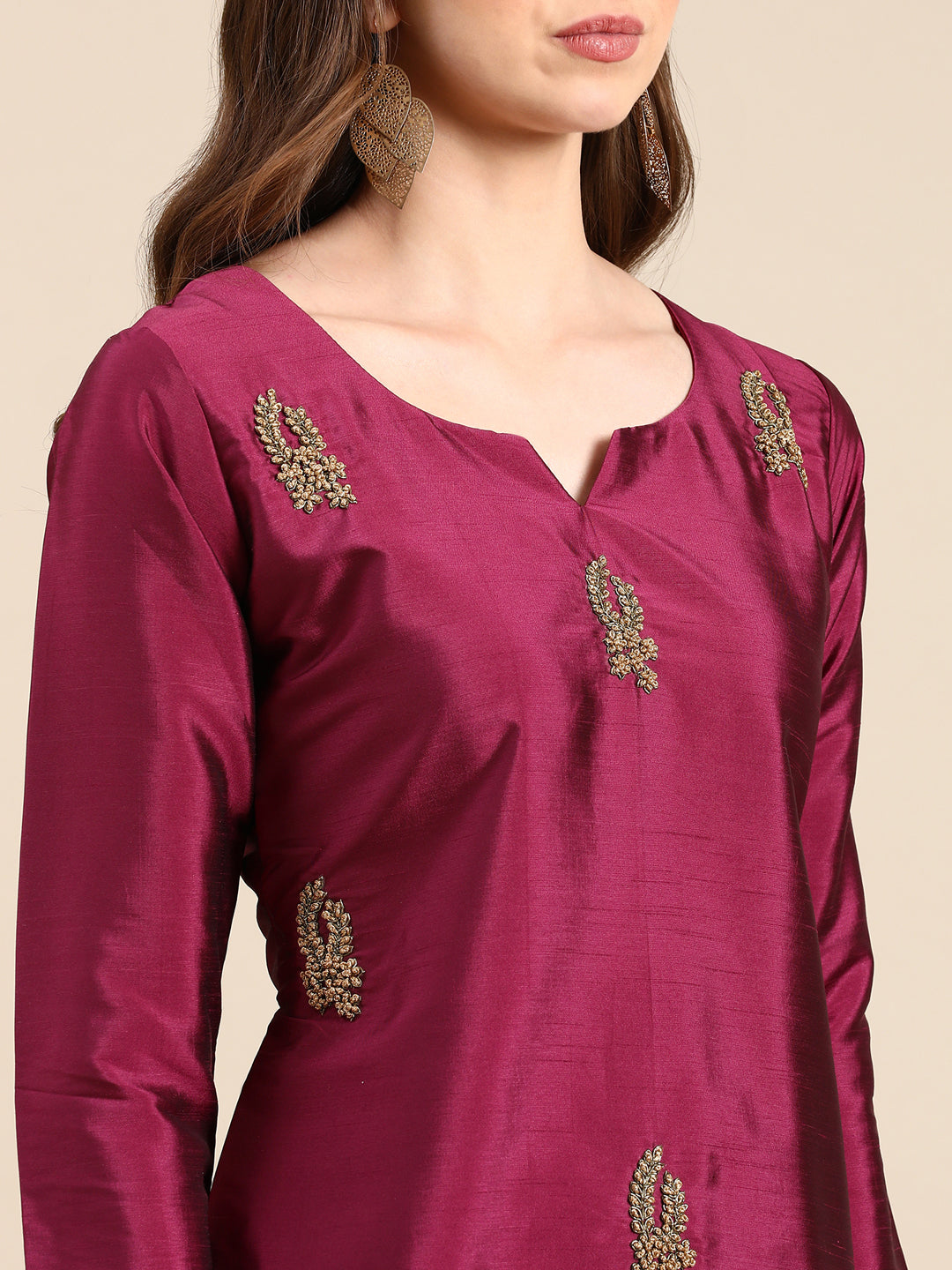 Women's Magenta Embellished Straight Kurta