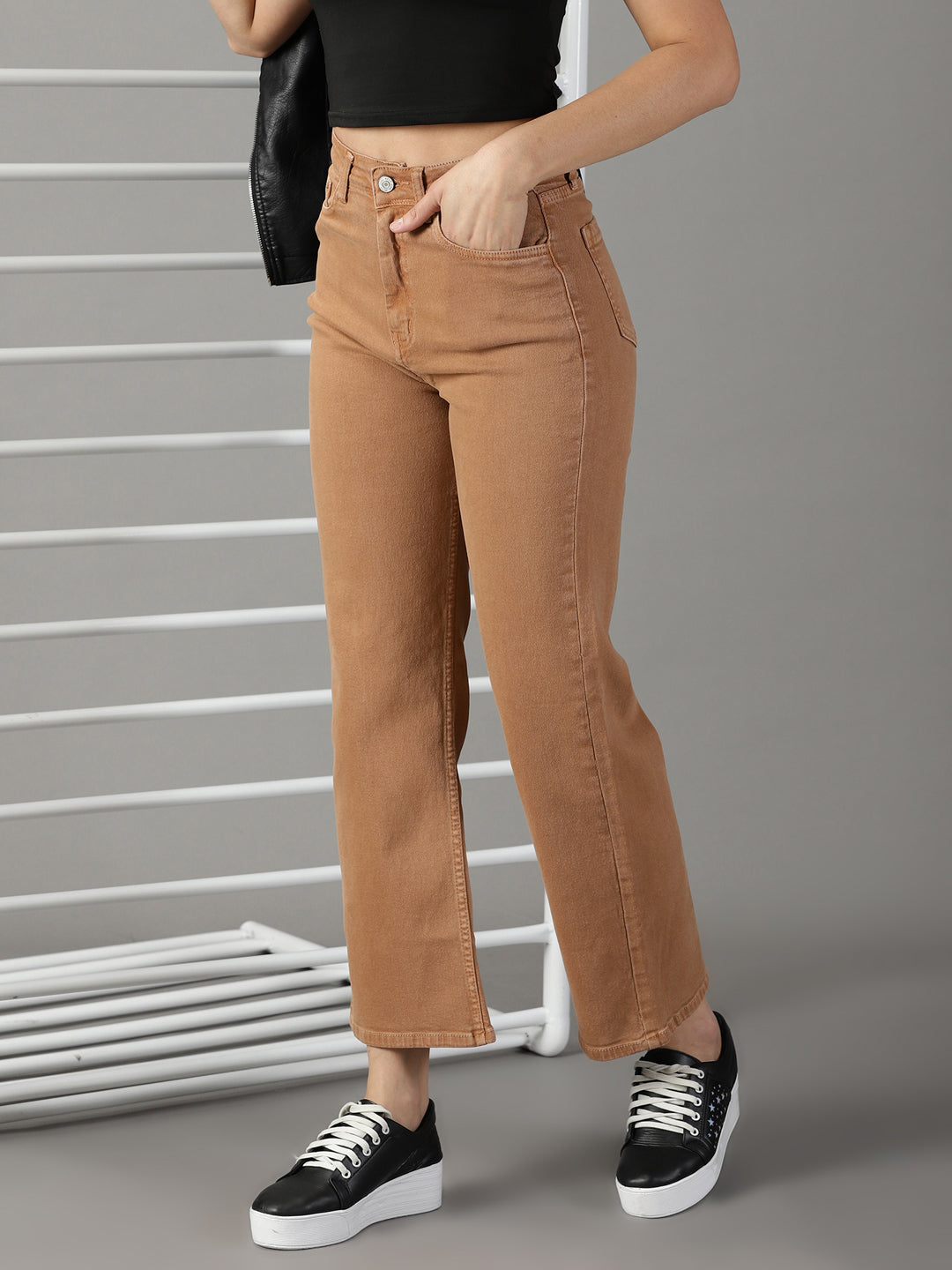 Women's Brown Solid Straight Fit Denim Jeans