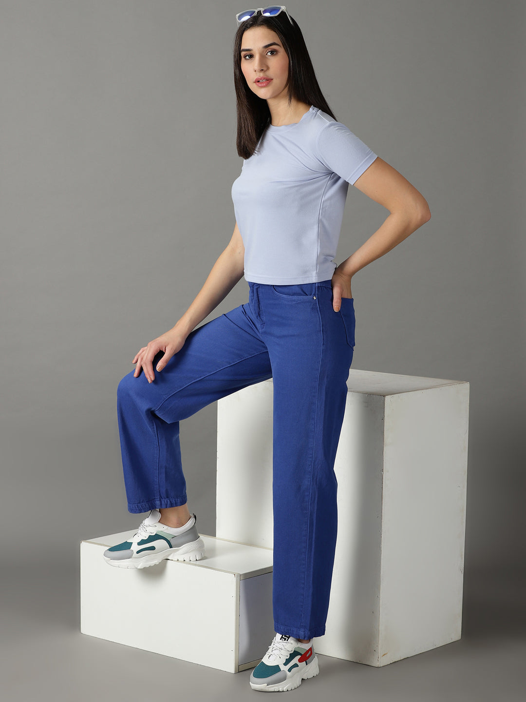 Women's Blue Solid Straight Fit Denim Jeans
