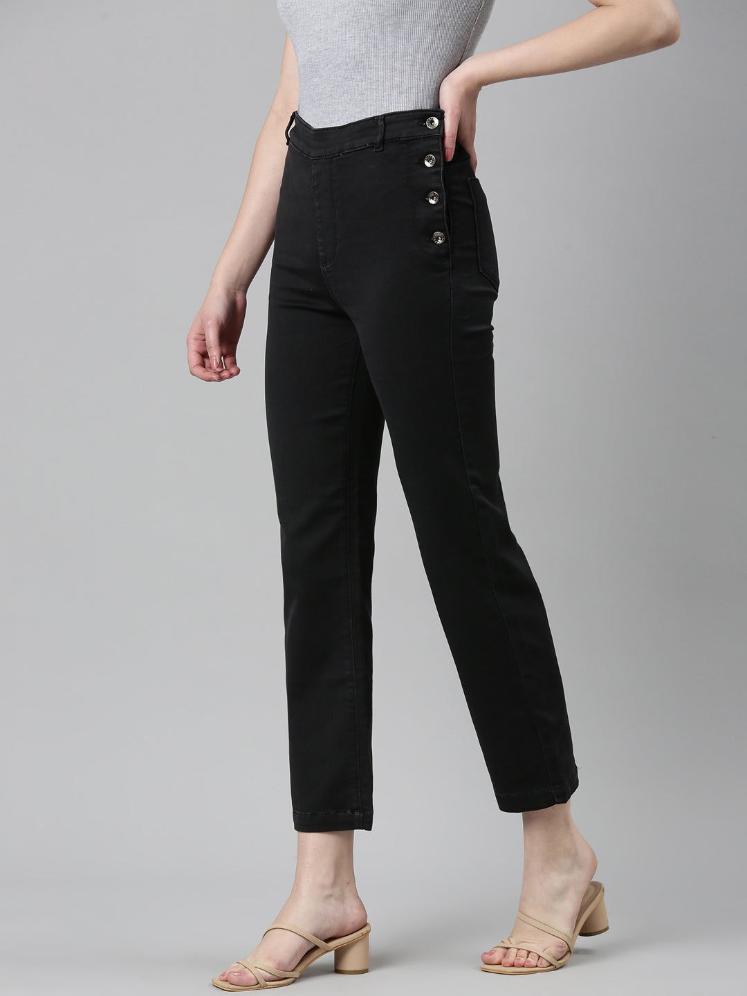 Women Black Solid Straight Fit Denim Jeans