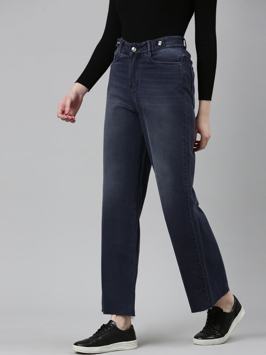 Women Grey Solid Straight Fit Denim Jeans