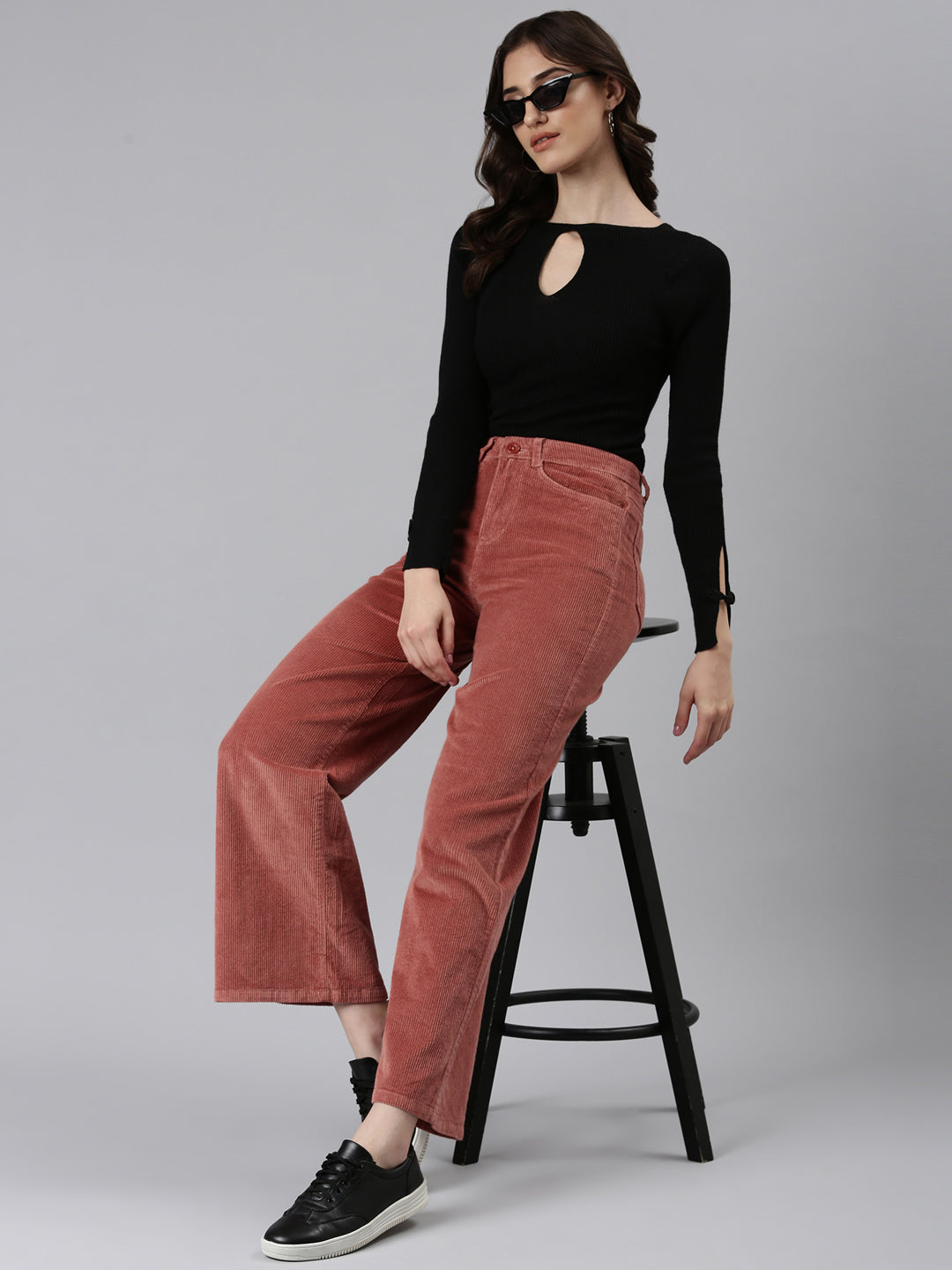 Women Coral Solid Parallel Trouser