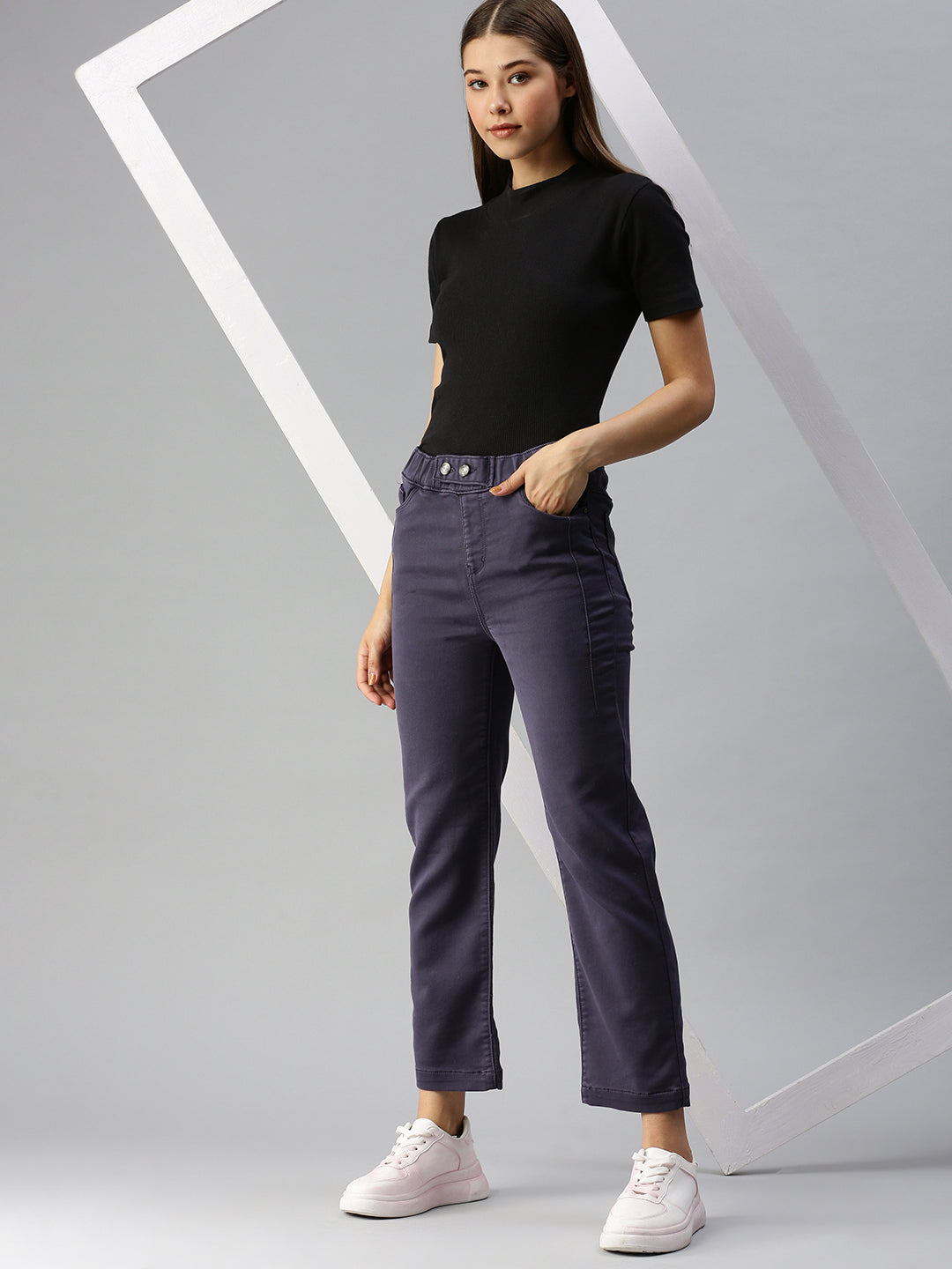 Women's Purple Solid Denim Relaxed Jeans