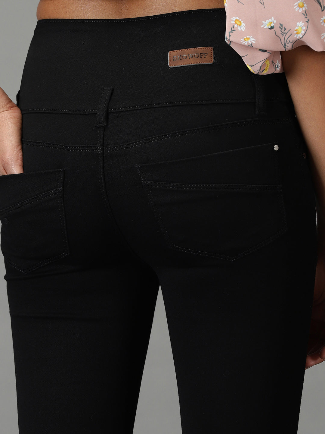 Women's Black Solid Slim Fit Denim Jeans