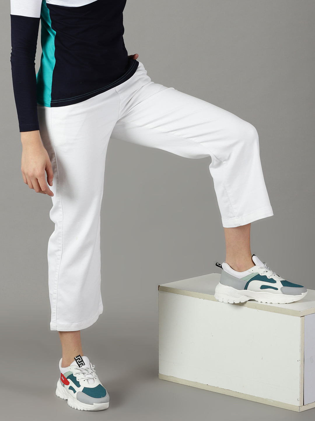 Women's White Solid Slim Fit Denim Jeans