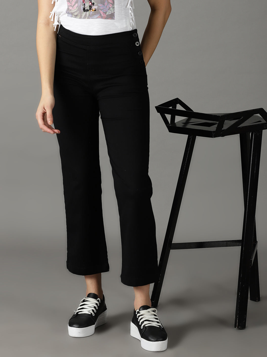 Women's Black Solid Straight Fit Denim Jeans