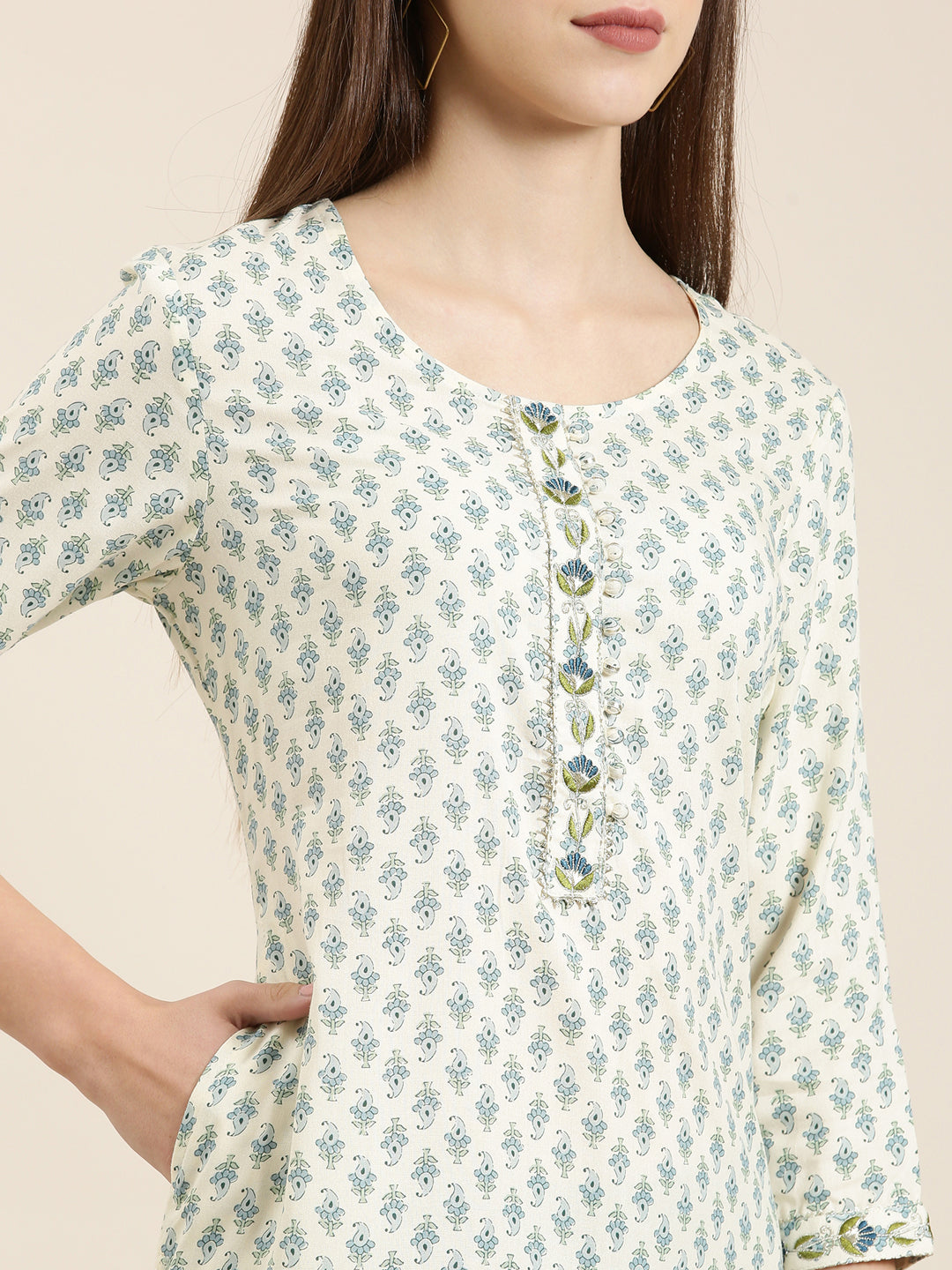 Women Off White Paisley Straight Kurta