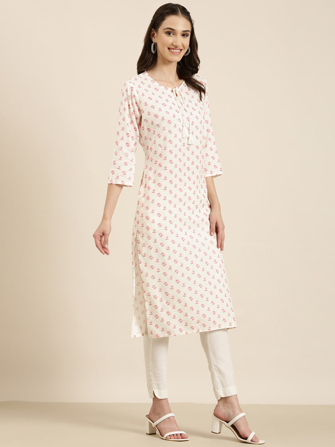 Women Off White Floral Straight Kurta