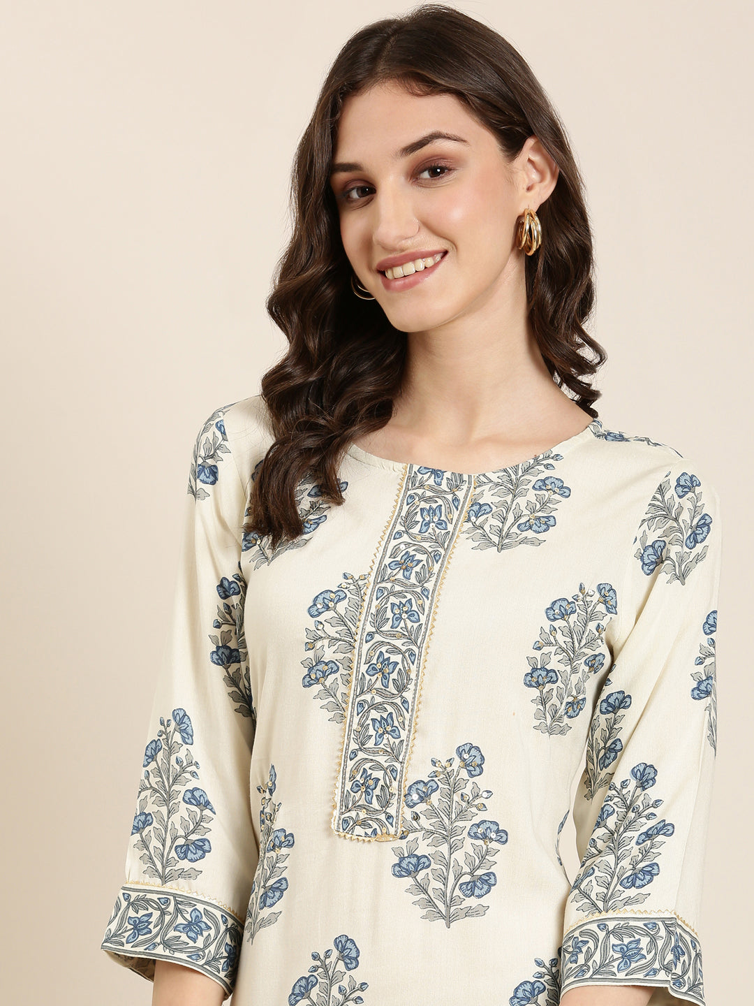 Women Off White Floral Straight Kurta