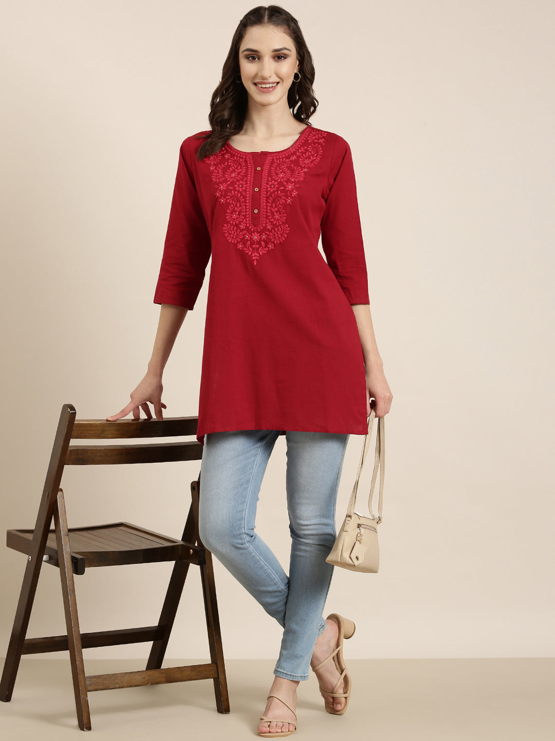 Women Maroon Solid Straight Kurti