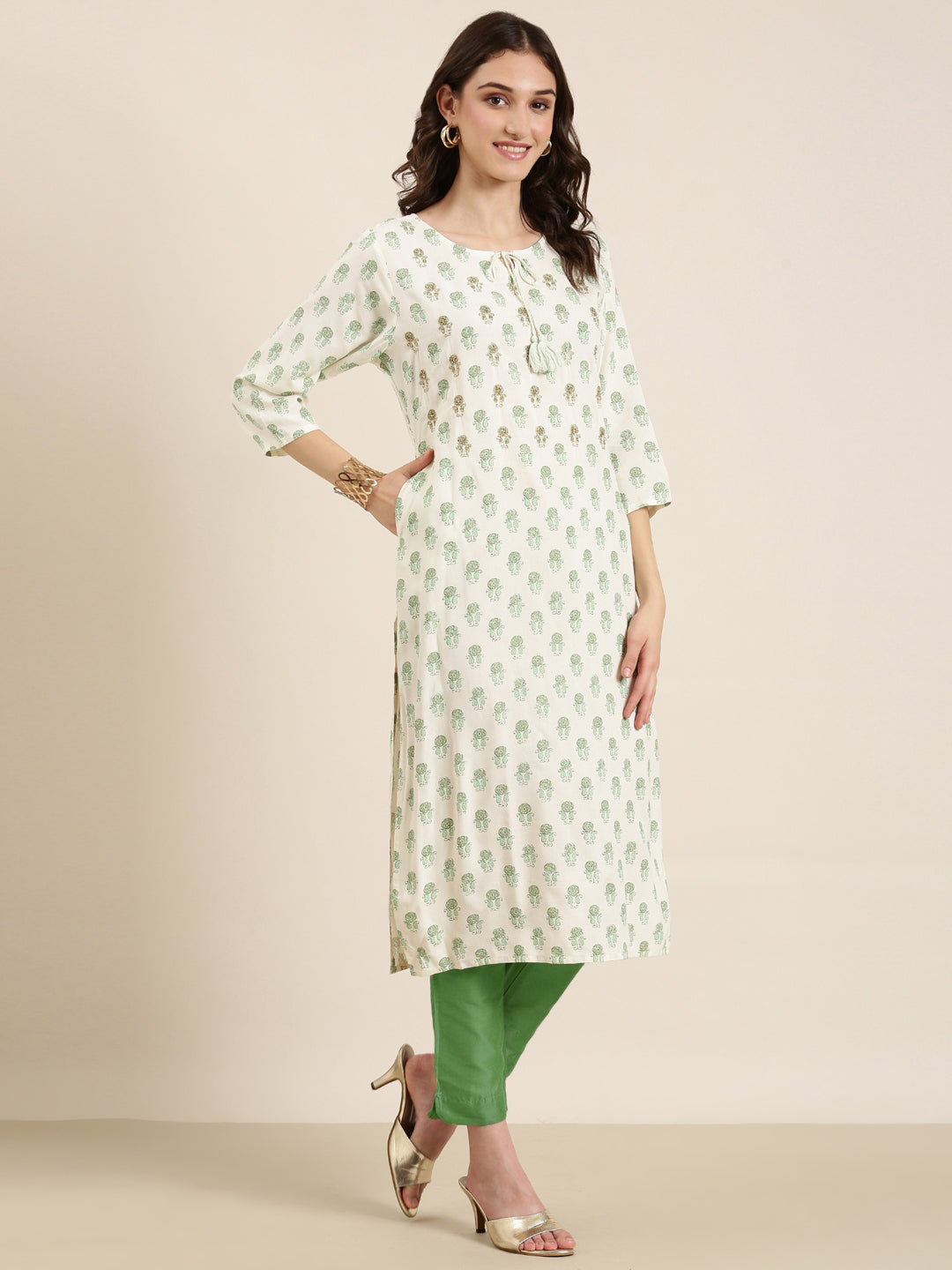 Women Cream Paisley Straight Kurta