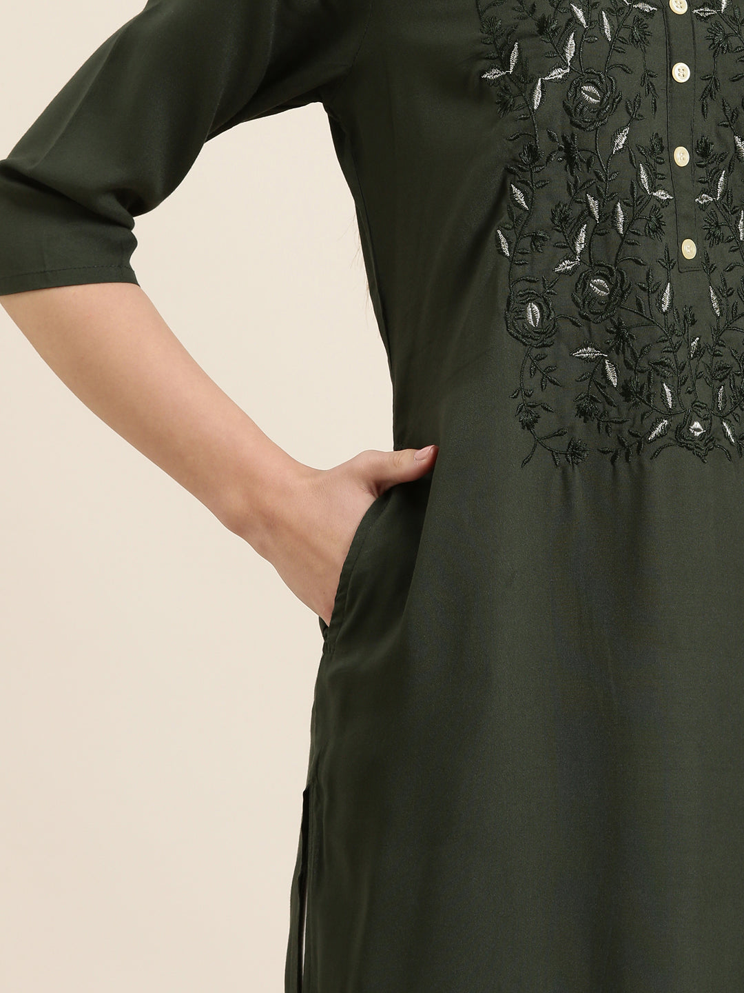 Women Green Solid Straight Kurta