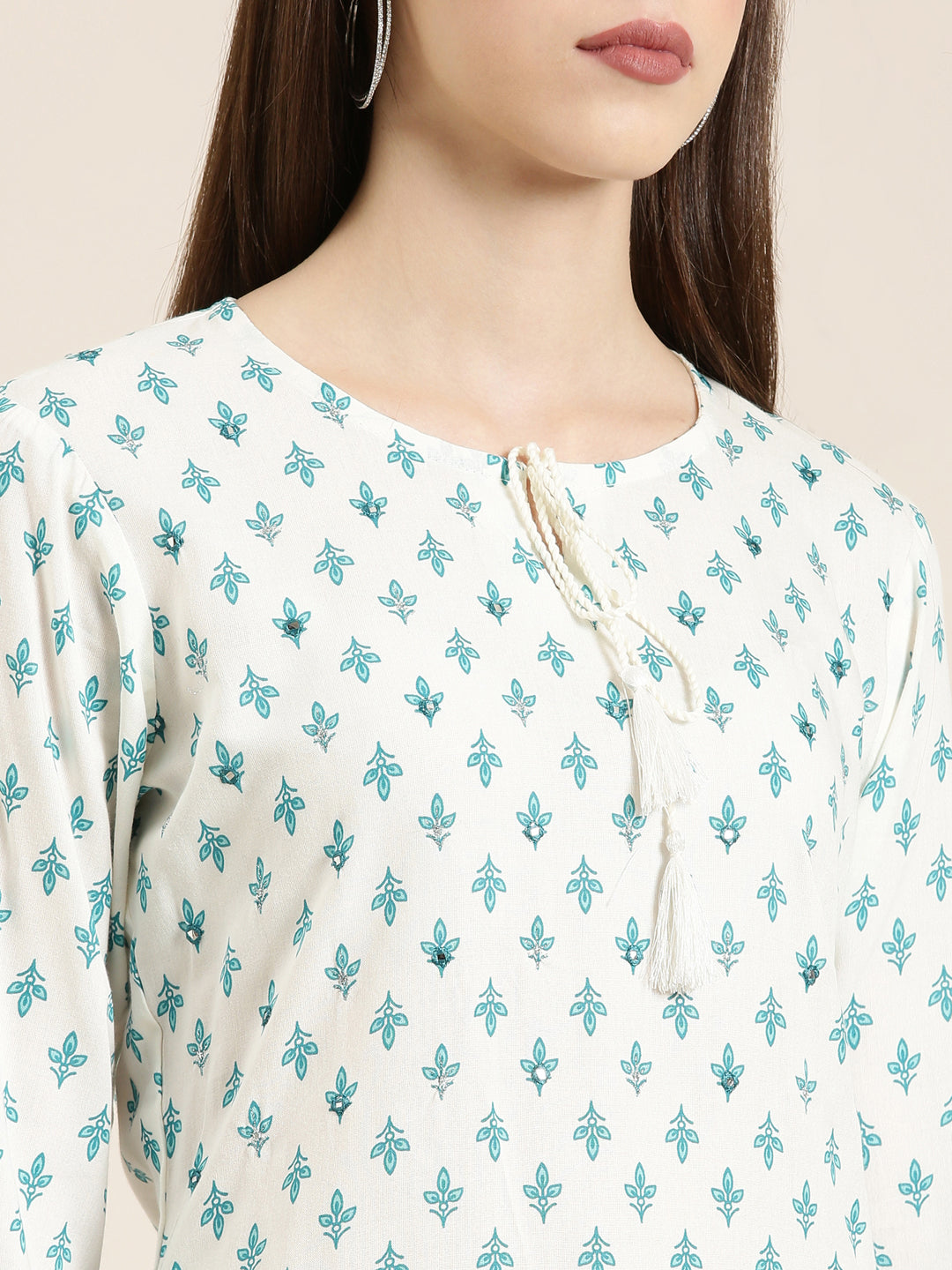 Women Off White Floral Straight Kurta