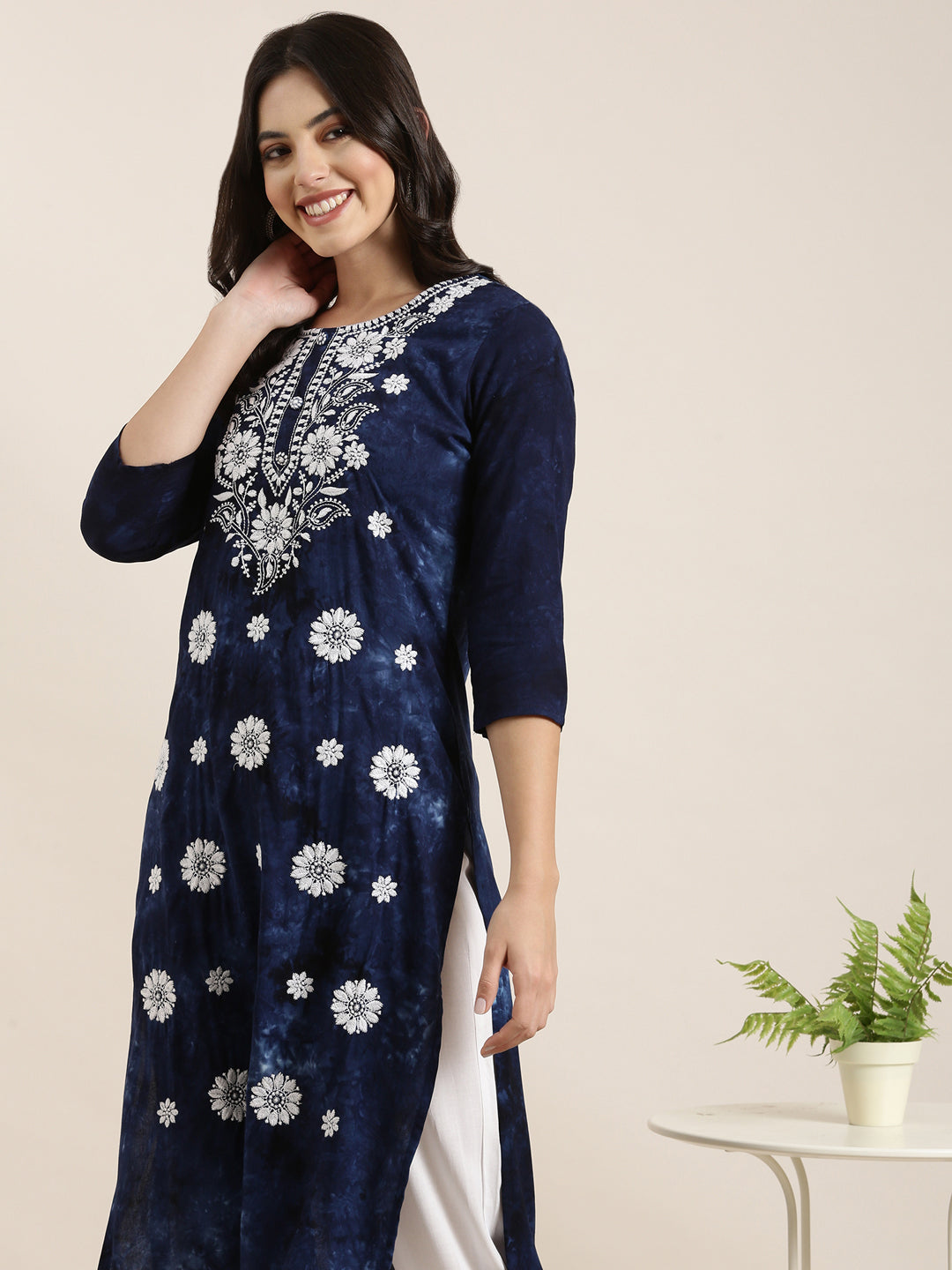 Women Straight Navy Blue Floral Kurta and Trousers Set