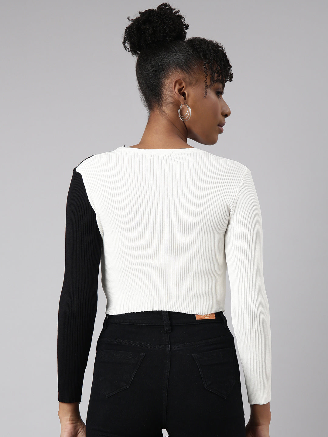Women White Colourblocked Fitted Crop Top