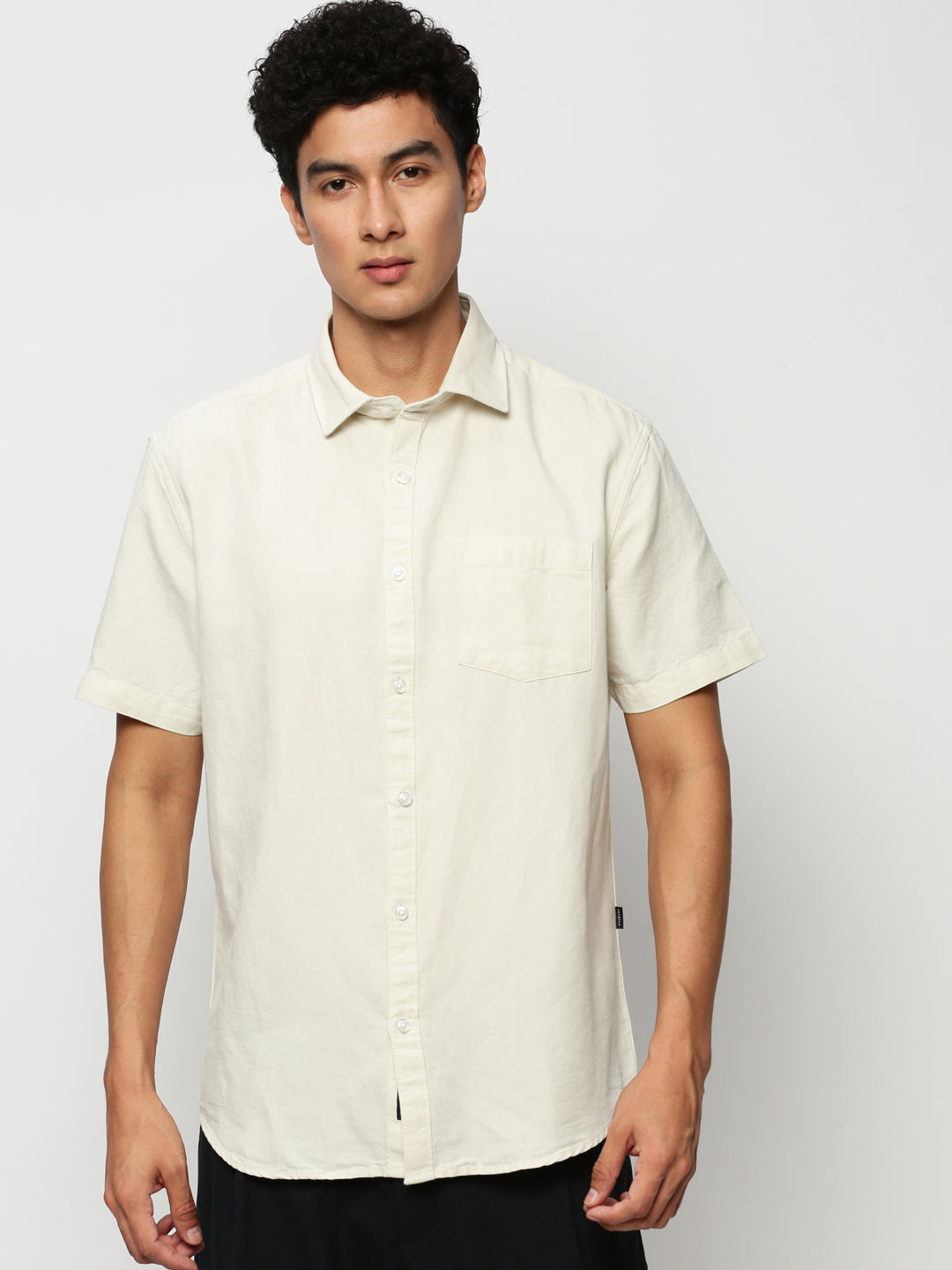 Men Cream Solid Casual Casual Shirts