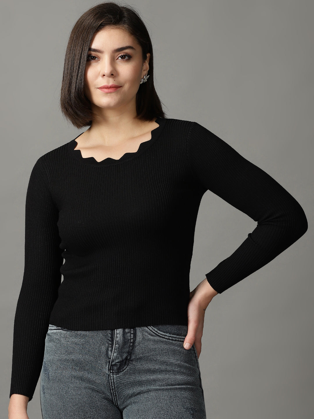 Women's Black Solid Fitted Top