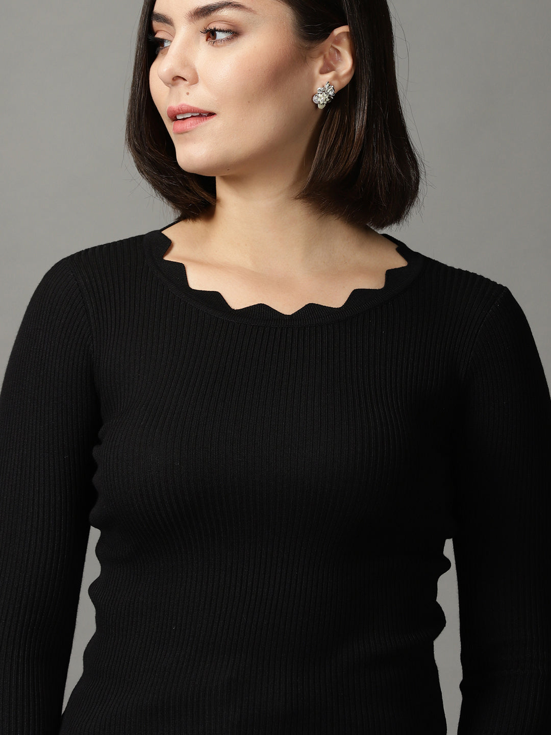 Women's Black Solid Fitted Top