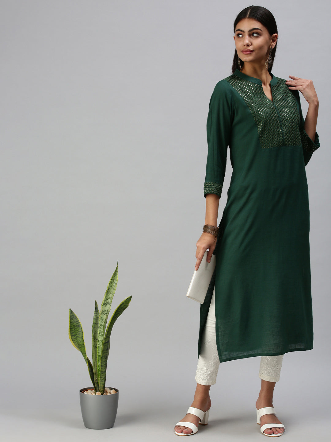 Women's Green Solid Straight Kurti